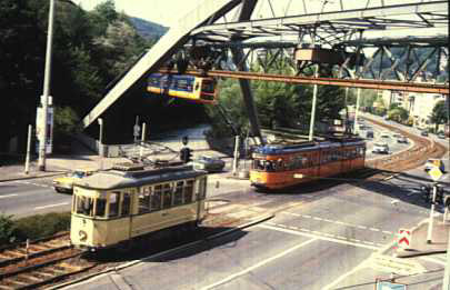 3239 & 3831 und Schwebebahn